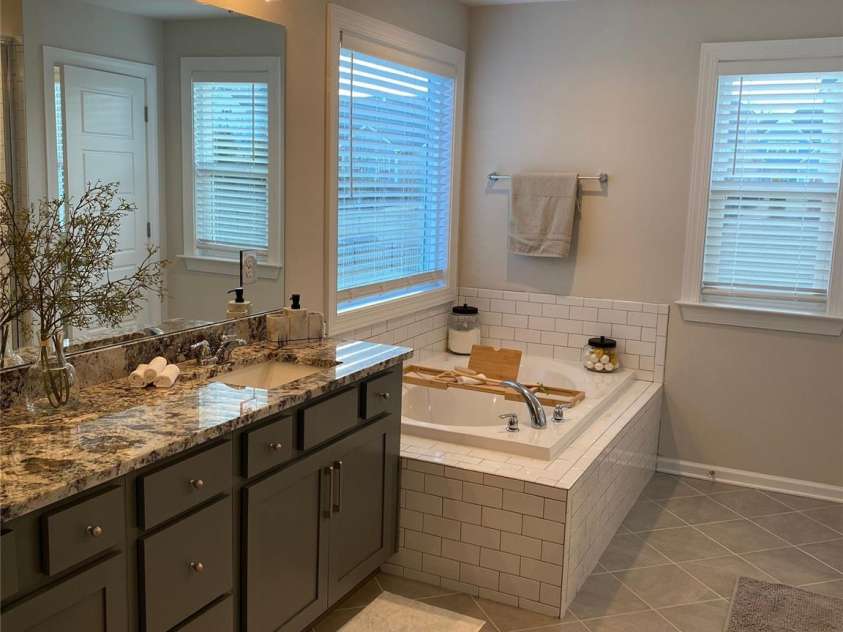1141 Overlake Drive, Belmont, NC 28012.  MLS# CAR4336067, YatesRealty ID 11647. Master Bathroom *