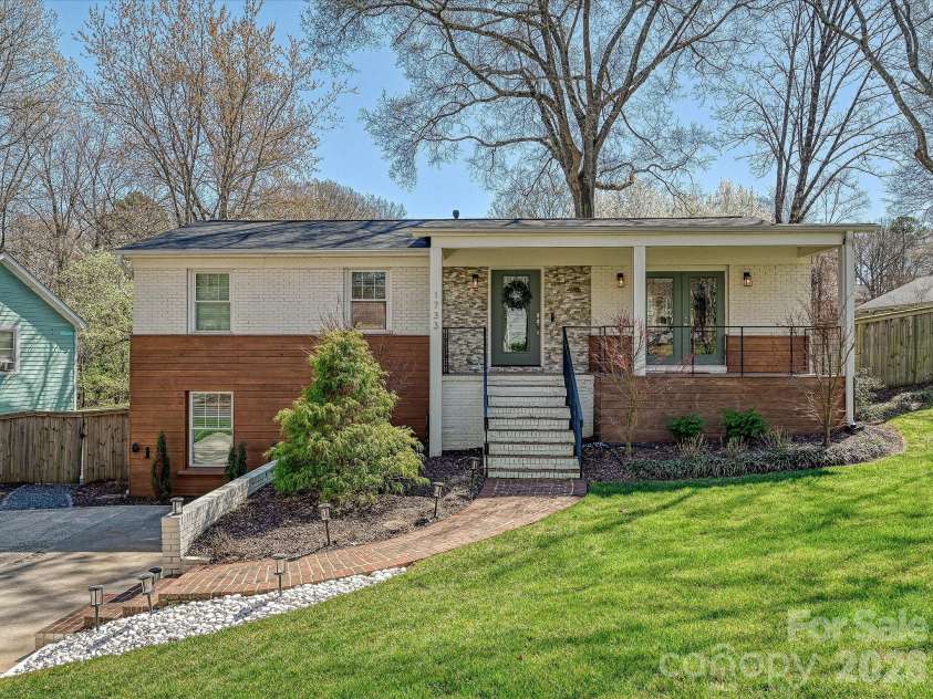 1733 Piccadilly Drive, Charlotte, NC 28211.  MLS# CAR4353118, YatesRealty ID 11648. Front Exterior 