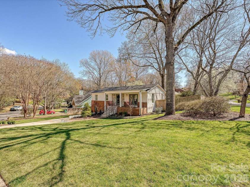 1733 Piccadilly Drive, Charlotte, NC 28211.  MLS# CAR4353118, YatesRealty ID 11648. Front Exterior 