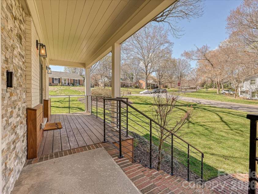 1733 Piccadilly Drive, Charlotte, NC 28211.  MLS# CAR4353118, YatesRealty ID 11648. Front Porch 