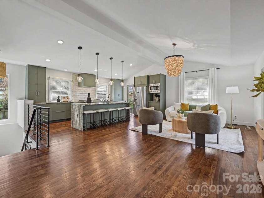 1733 Piccadilly Drive, Charlotte, NC 28211.  MLS# CAR4353118, YatesRealty ID 11648. Open Main Level Floorplan 