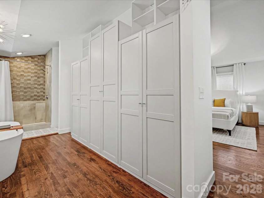 1733 Piccadilly Drive, Charlotte, NC 28211.  MLS# CAR4353118, YatesRealty ID 11648. Primary Bathroom 