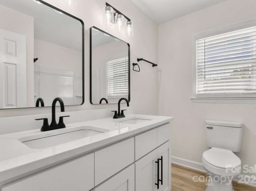 7141 Pitchfork Lane, Mint Hill, NC 28227.  MLS# CAR4248286, YatesRealty ID 11648. Guest Bath