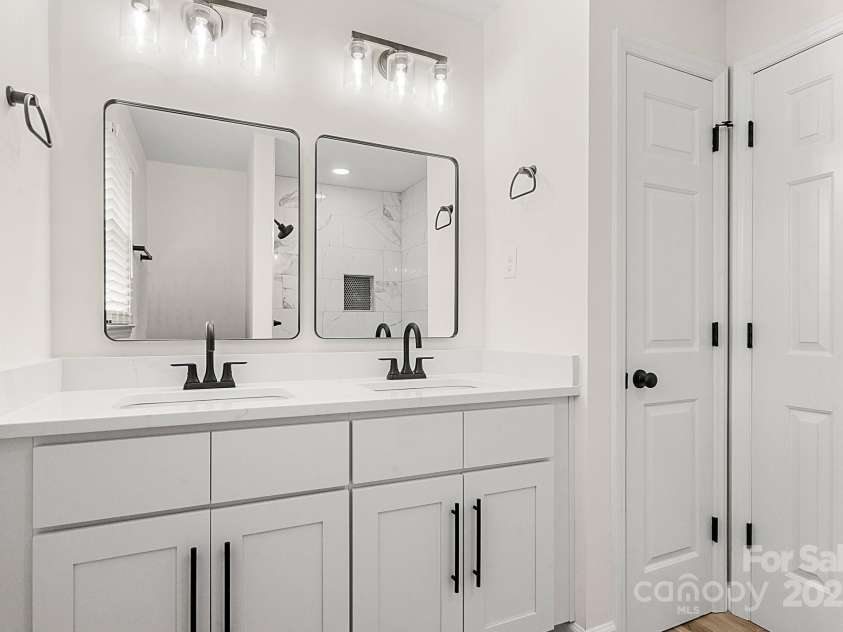 7141 Pitchfork Lane, Mint Hill, NC 28227.  MLS# CAR4248286, YatesRealty ID 11648. Primary Bath