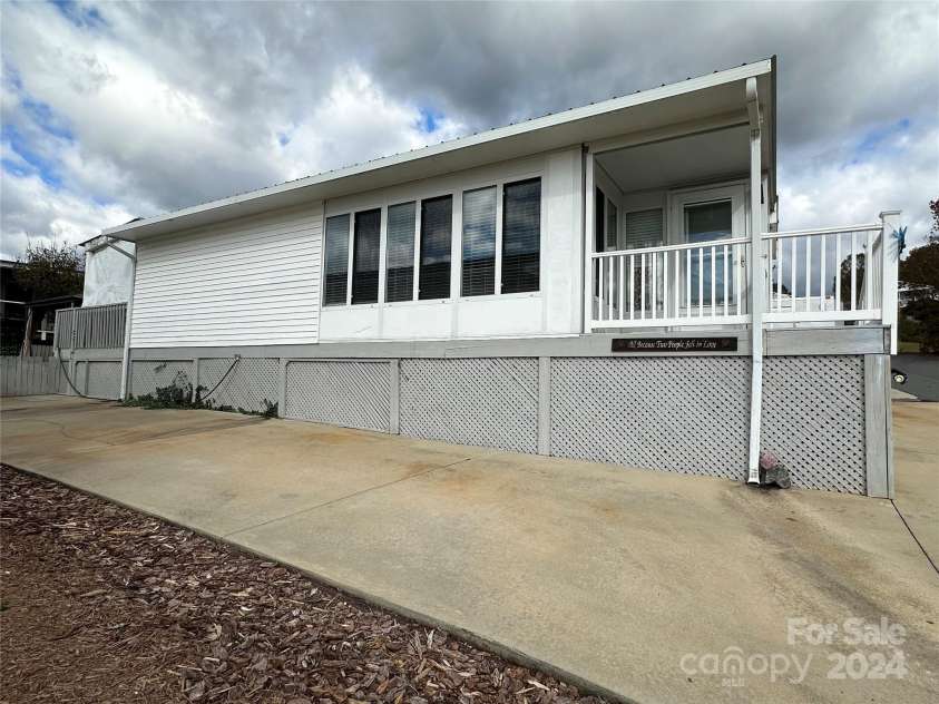 215 Grand View Drive, New London, NC 28127.  MLS# CAR4199805, YatesRealty ID 1165. 