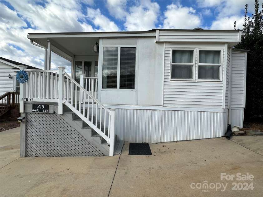 215 Grand View Drive, New London, NC 28127.  MLS# CAR4199805, YatesRealty ID 1165. 