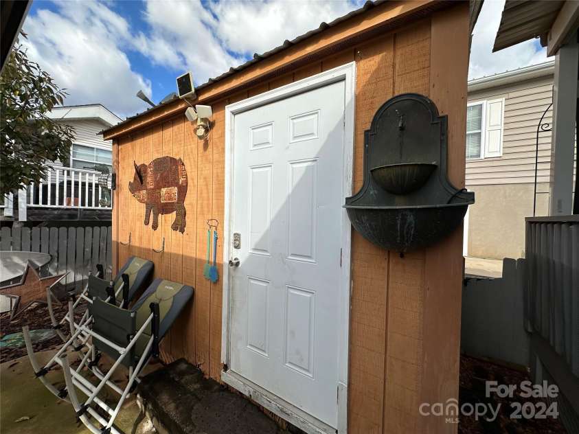 215 Grand View Drive, New London, NC 28127.  MLS# CAR4199805, YatesRealty ID 1165. 