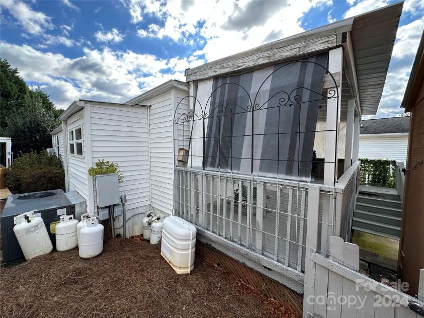 215 Grand View Drive, New London, NC 28127.  MLS# CAR4199805, YatesRealty ID 1165. 