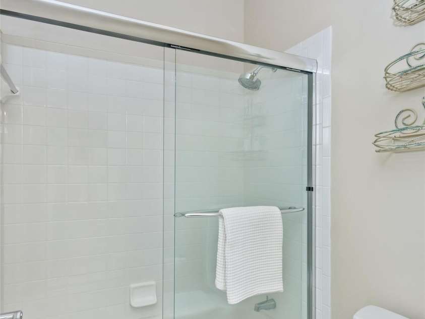 23 Kings Mill Court, Biltmore Lake, NC 28715.  MLS# CAR4158386, YatesRealty ID 11650. 2nd full bath room