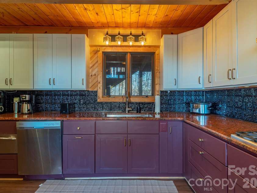 2338 El Miner Drive, Mars Hill, NC 28754.  MLS# CAR4322758, YatesRealty ID 11650. 