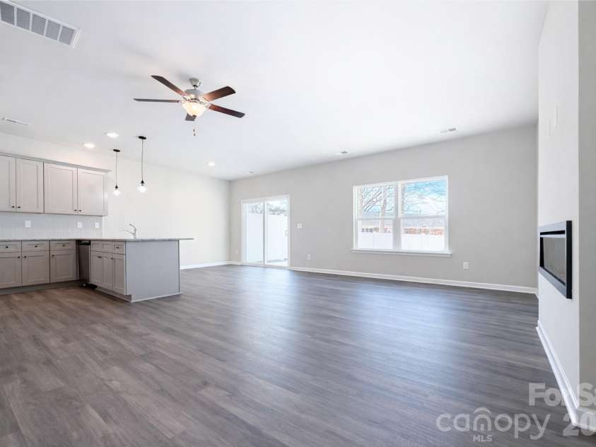4733 Muskogee Drive, Charlotte, NC 28227.  MLS# CAR4347294, YatesRealty ID 11651. 