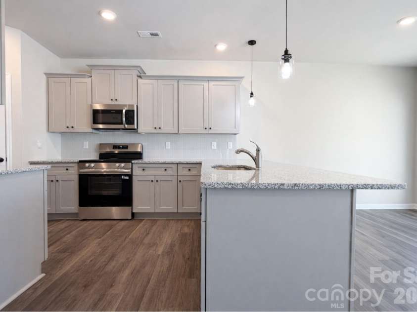 4733 Muskogee Drive, Charlotte, NC 28227.  MLS# CAR4347294, YatesRealty ID 11651. 