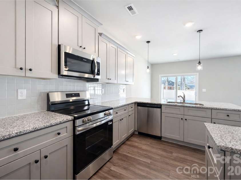 4733 Muskogee Drive, Charlotte, NC 28227.  MLS# CAR4347294, YatesRealty ID 11651. 