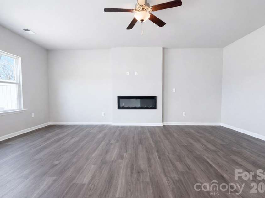 4733 Muskogee Drive, Charlotte, NC 28227.  MLS# CAR4347294, YatesRealty ID 11651. 