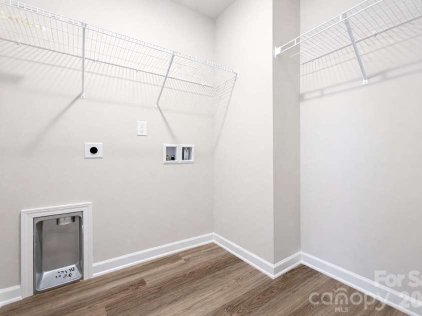4733 Muskogee Drive, Charlotte, NC 28227.  MLS# CAR4347294, YatesRealty ID 11651. 