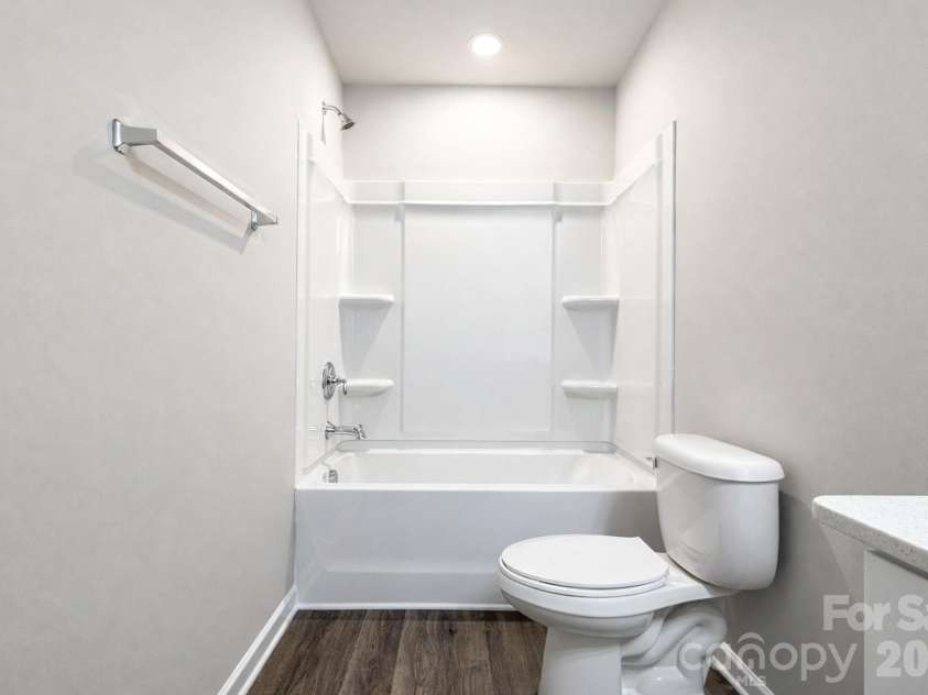 4733 Muskogee Drive, Charlotte, NC 28227.  MLS# CAR4347294, YatesRealty ID 11651. 