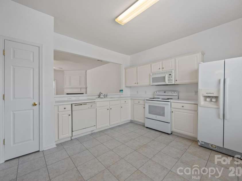 3228 Mannington Drive, Charlotte, NC 28270.  MLS# CAR4363224, YatesRealty ID 11652. 