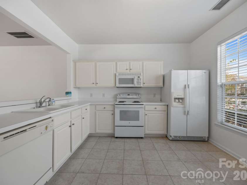3228 Mannington Drive, Charlotte, NC 28270.  MLS# CAR4363224, YatesRealty ID 11652. Large, sun filled kitchen.