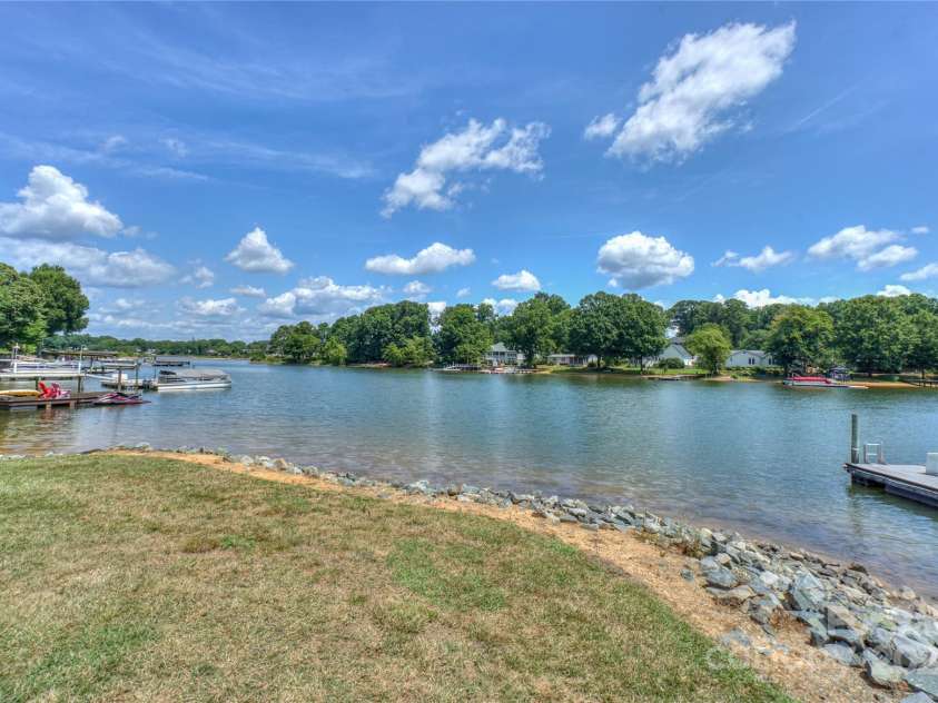 107 Pier 33 Drive, Mooresville, NC 28117.  MLS# CAR4226749, YatesRealty ID 11654. 