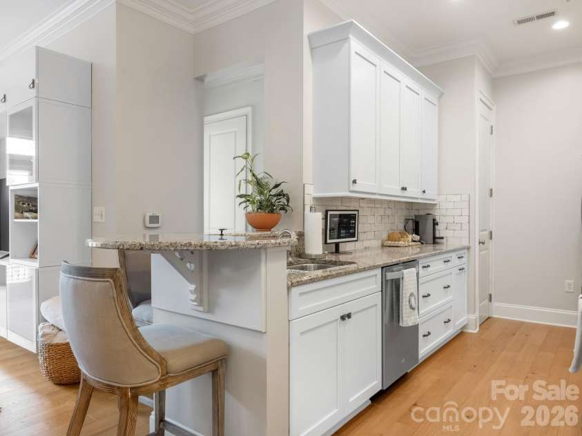 2964 Selwyn Avenue, Charlotte, NC 28209.  MLS# CAR4366905, YatesRealty ID 11654. Kitchen