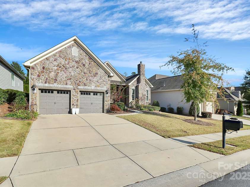 14920 High Bluff Court, Charlotte, NC 28278.  MLS# CAR4305018, YatesRealty ID 11655. 