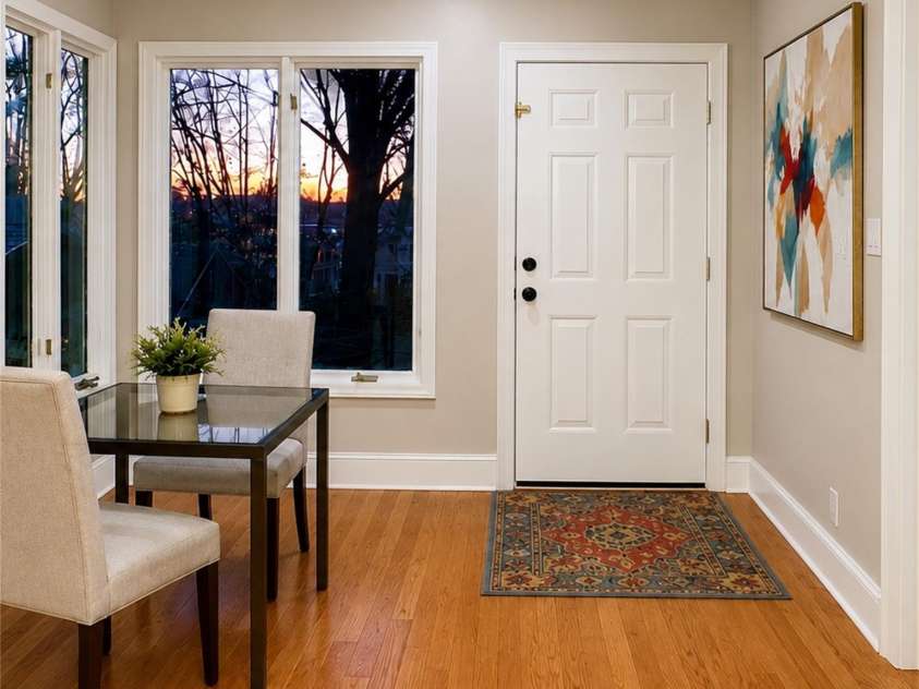 317 8th Street, Hickory, NC 28601.  MLS# CAR4361363, YatesRealty ID 11658. Breakfast area: AI Decorated