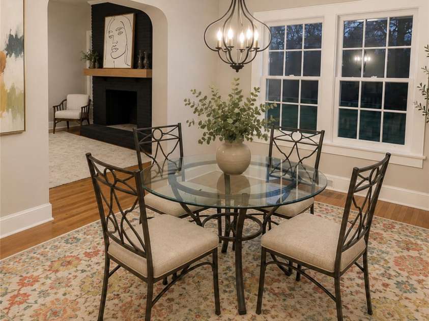 317 8th Street, Hickory, NC 28601.  MLS# CAR4361363, YatesRealty ID 11658. Dining Room: AI Decorated