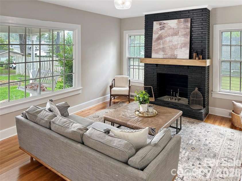 317 8th Street, Hickory, NC 28601.  MLS# CAR4361363, YatesRealty ID 11658. Living Room