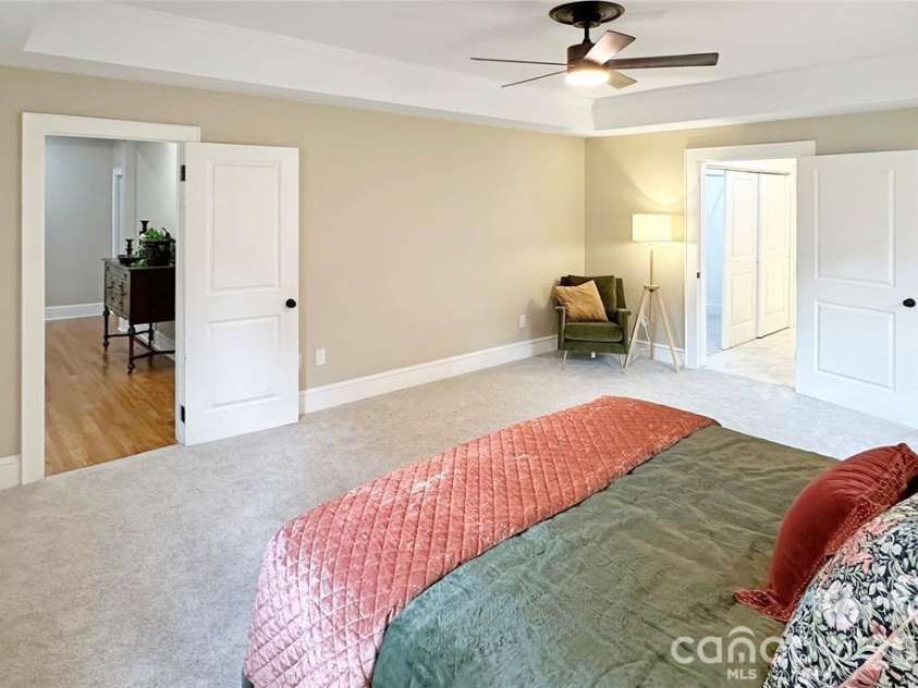 317 8th Street, Hickory, NC 28601.  MLS# CAR4361363, YatesRealty ID 11658. Primary Suite