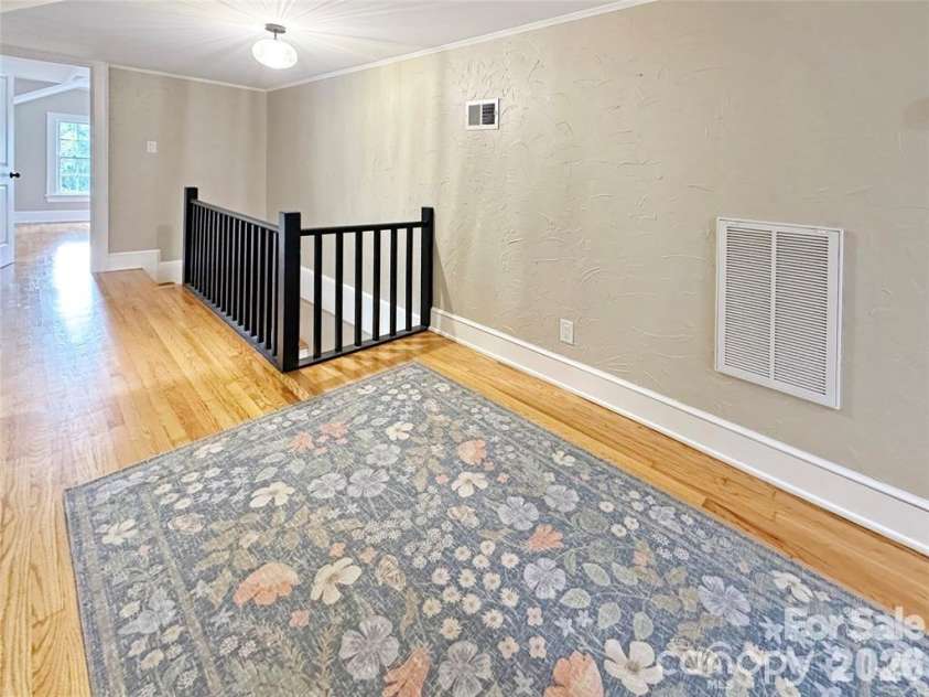 317 8th Street, Hickory, NC 28601.  MLS# CAR4361363, YatesRealty ID 11658. Upper level hallway