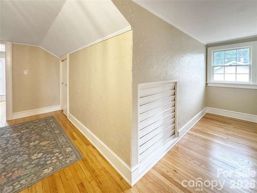 317 8th Street, Hickory, NC 28601.  MLS# CAR4361363, YatesRealty ID 11658. Upper level hallway