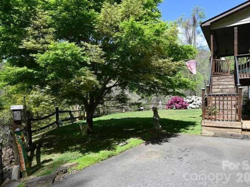 2 Ruffed Grouse Drive, Weaverville, NC 28787.  MLS# CAR4330226, YatesRealty ID 11659. 