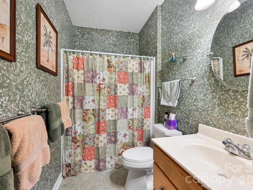 2 Ruffed Grouse Drive, Weaverville, NC 28787.  MLS# CAR4330226, YatesRealty ID 11659. Guest/hall bath