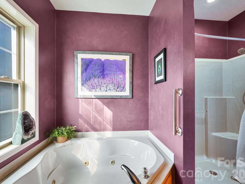 2 Ruffed Grouse Drive, Weaverville, NC 28787.  MLS# CAR4330226, YatesRealty ID 11659. Primary bath