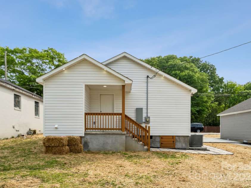 606 & 608 Hampton Road, Lancaster, SC 29720.  MLS# CAR4248419, YatesRealty ID 11659. 