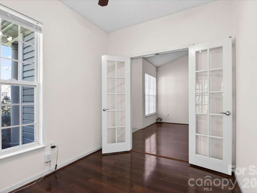 4492 Antelope Lane, Charlotte, NC 28269.  MLS# CAR4358103, YatesRealty ID 11660. BED, BONUS, OR OFFICE!