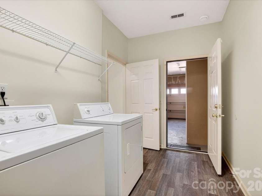 4492 Antelope Lane, Charlotte, NC 28269.  MLS# CAR4358103, YatesRealty ID 11660. CREATE THE PERFECT DROP ZONE WITH ACCESS TO THE OVERSIZED GARAGE!