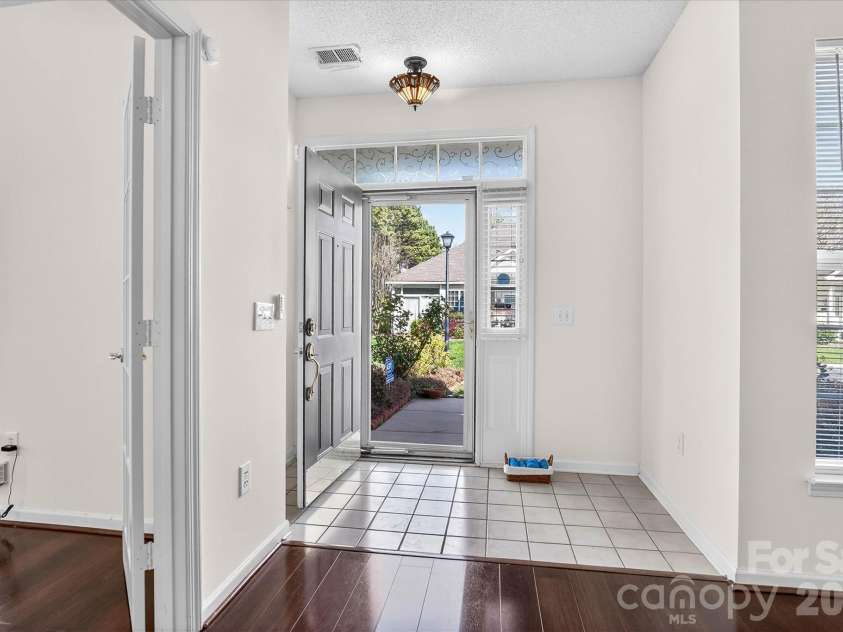 4492 Antelope Lane, Charlotte, NC 28269.  MLS# CAR4358103, YatesRealty ID 11660. STEP INSIDE THIS WELL MAINTAINED HOME!