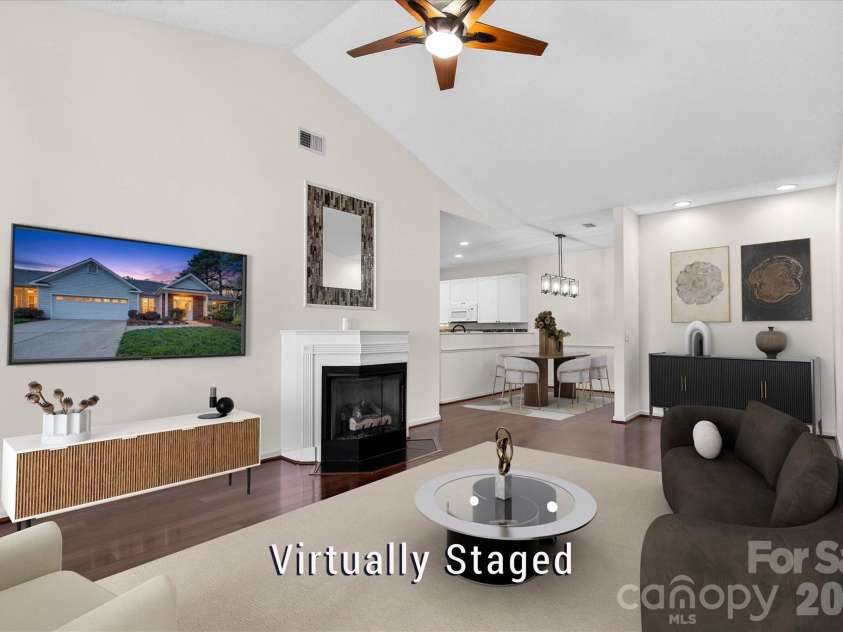 4492 Antelope Lane, Charlotte, NC 28269.  MLS# CAR4358103, YatesRealty ID 11660. VIRTUALLY STAGED LIVING AREA!