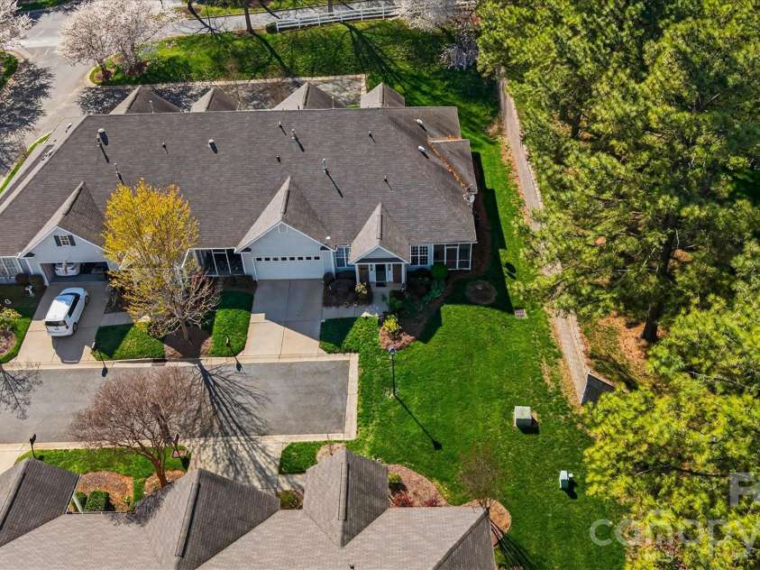 4492 Antelope Lane, Charlotte, NC 28269.  MLS# CAR4358103, YatesRealty ID 11660. YOU WANT PRIVACY AND SERENE SETTING!? THIS HOME HAS BOTH!