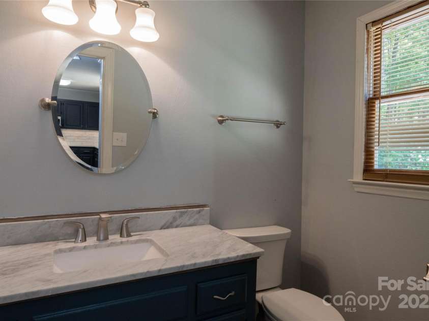 432 Partridge Place, York, SC 29745.  MLS# CAR4250327, YatesRealty ID 11661. Half Bath