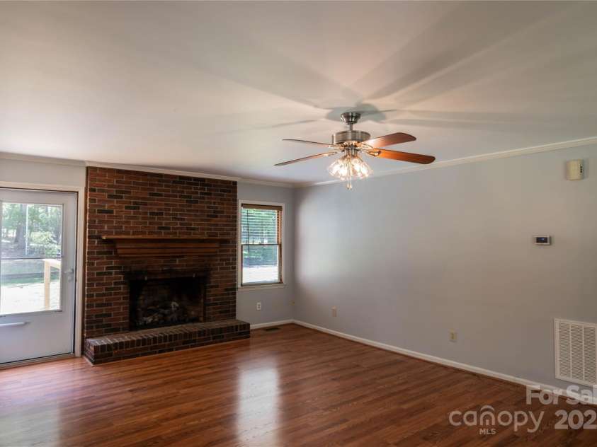 432 Partridge Place, York, SC 29745.  MLS# CAR4250327, YatesRealty ID 11661. Living Room
