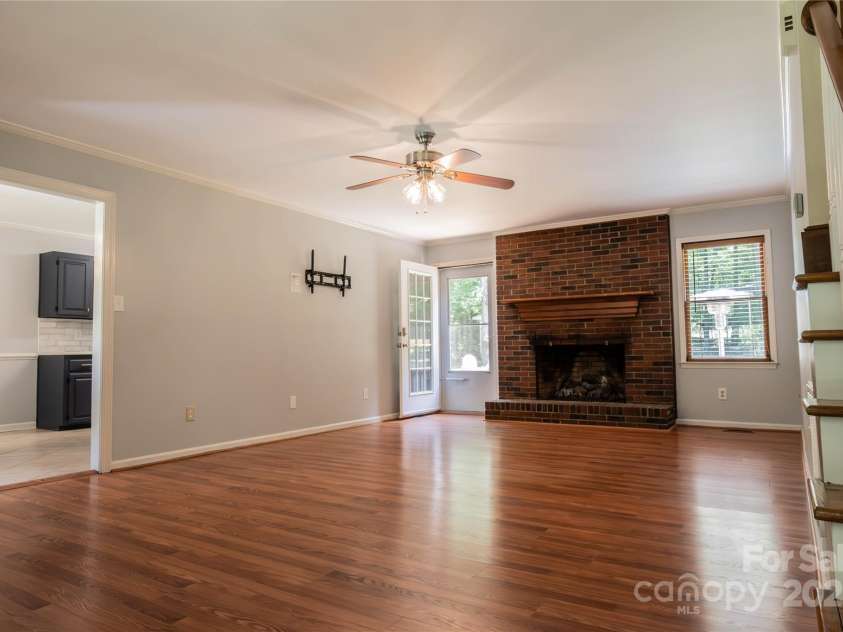 432 Partridge Place, York, SC 29745.  MLS# CAR4250327, YatesRealty ID 11661. Living Room