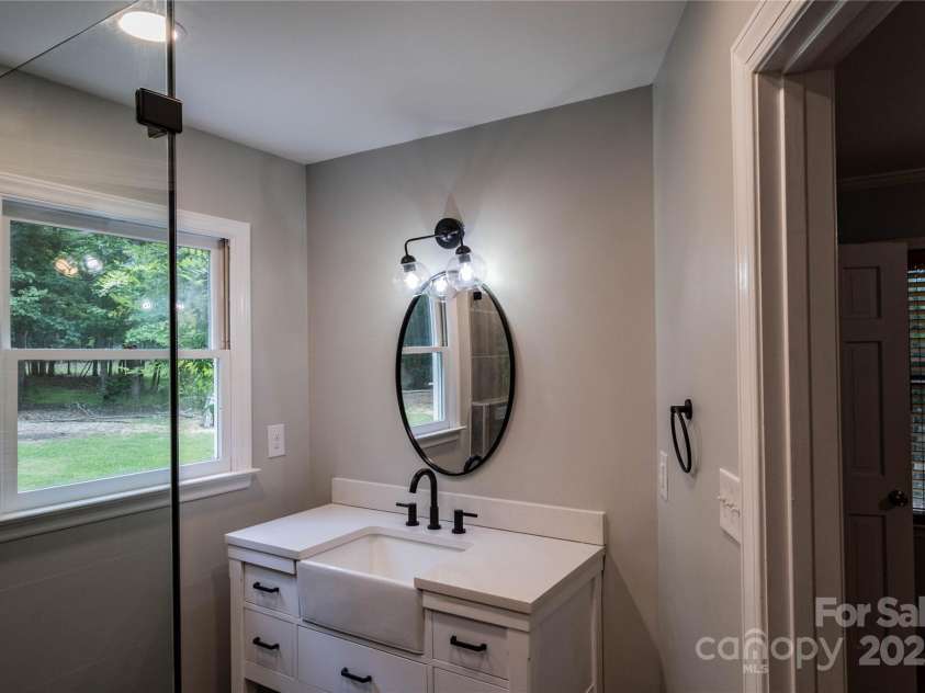 432 Partridge Place, York, SC 29745.  MLS# CAR4250327, YatesRealty ID 11661. Primary Bath