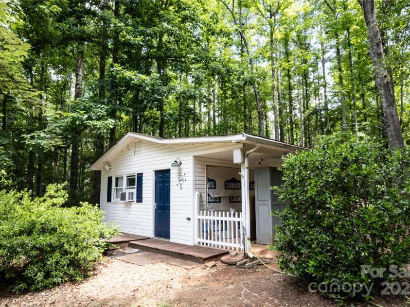 432 Partridge Place, York, SC 29745.  MLS# CAR4250327, YatesRealty ID 11661. Workshop