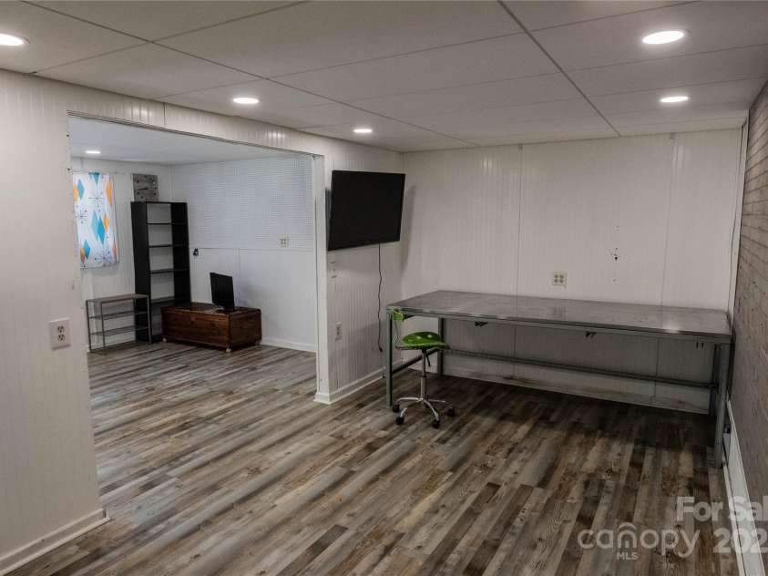 432 Partridge Place, York, SC 29745.  MLS# CAR4250327, YatesRealty ID 11661. Workshop