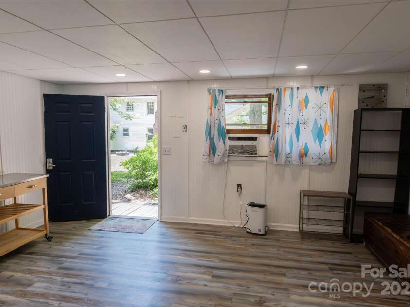 432 Partridge Place, York, SC 29745.  MLS# CAR4250327, YatesRealty ID 11661. Workshop