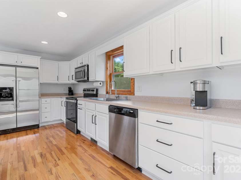 311 Banks Creek Road, Burnsville, NC 28714.  MLS# CAR4251059, YatesRealty ID 11662. 