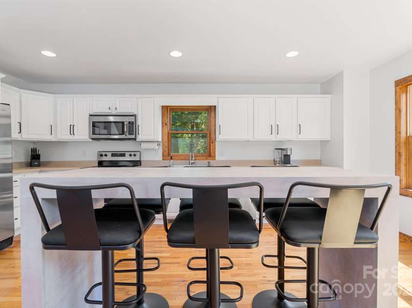 311 Banks Creek Road, Burnsville, NC 28714.  MLS# CAR4251059, YatesRealty ID 11662. 