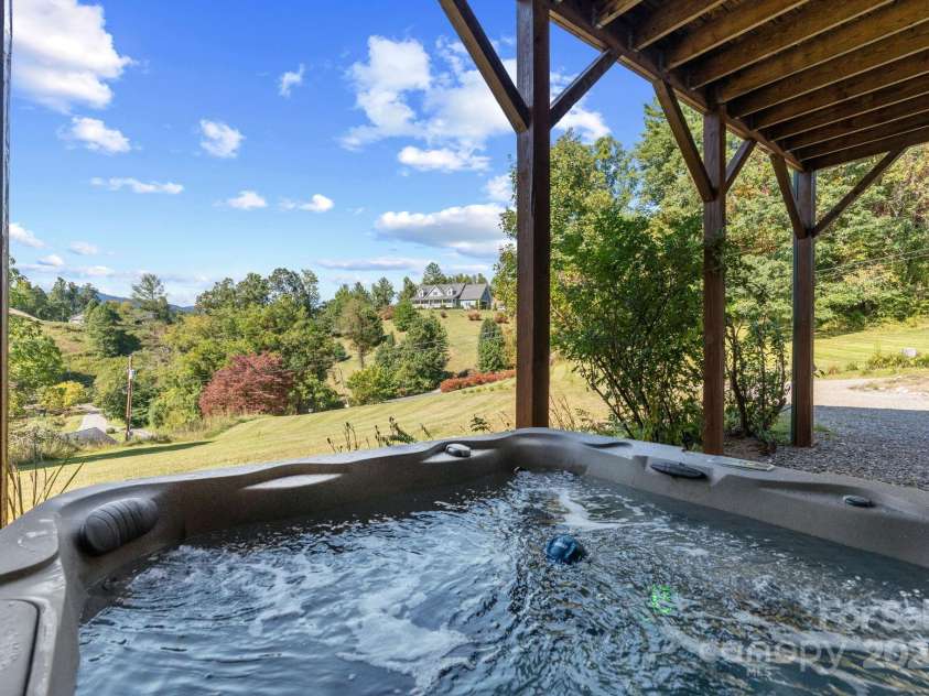 311 Banks Creek Road, Burnsville, NC 28714.  MLS# CAR4251059, YatesRealty ID 11662. 